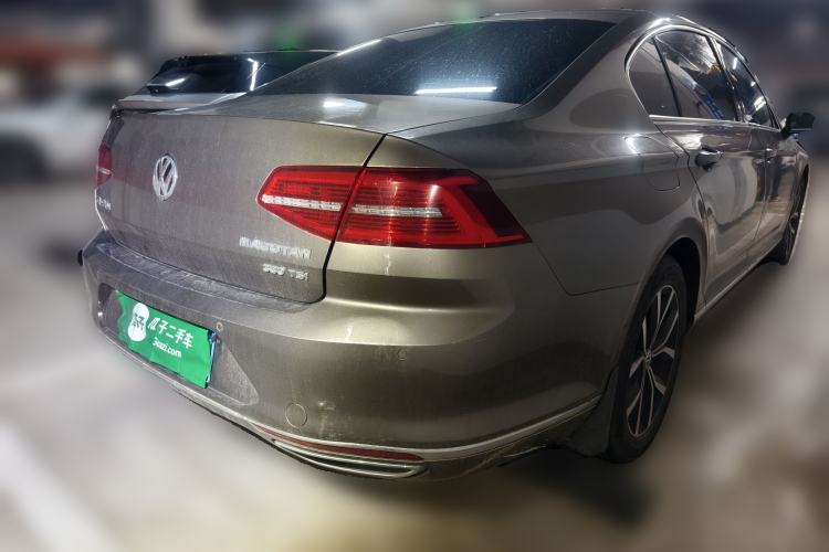 Used Volkswagen Magotan 2017 330TSI DSG Luxury Model Rear Right 45 Deg