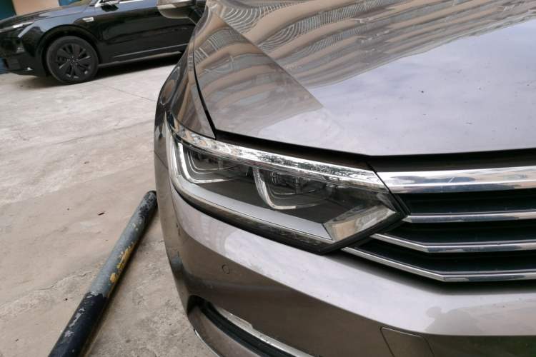 Used Volkswagen Magotan 2017 330TSI DSG Luxury Model Right Front Headlight