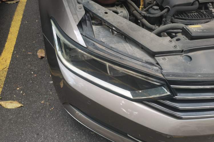 Used Volkswagen Magotan 2017 330TSI DSG Luxury Model Right Front Headlight