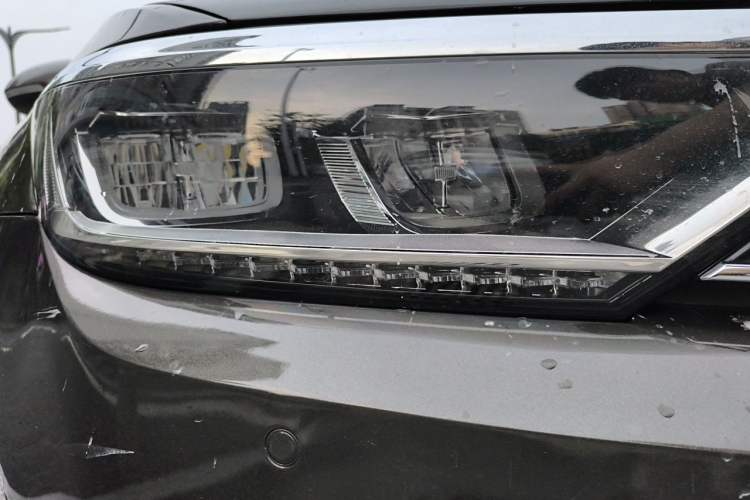 Used Volkswagen Magotan 2017 380TSI DSG Luxury Model Right Front Headlight