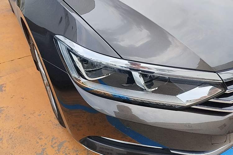 Used Volkswagen Magotan 2017 330TSI DSG Luxury Model Right Front Headlight