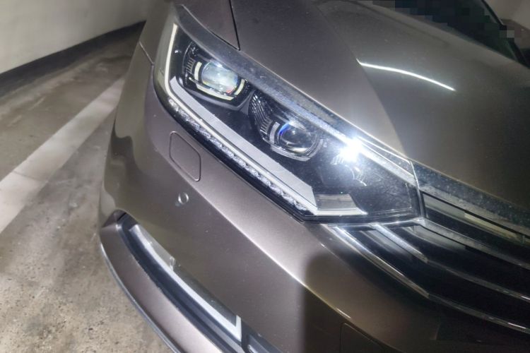 Used Volkswagen Magotan 2017 330TSI DSG Luxury Model Right Front Headlight