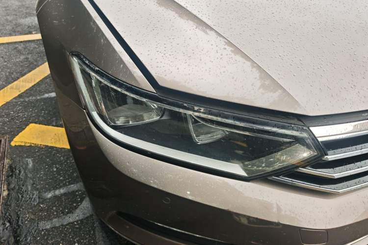 Used Volkswagen Magotan 2017 330TSI DSG Leading Model Right Front Headlight