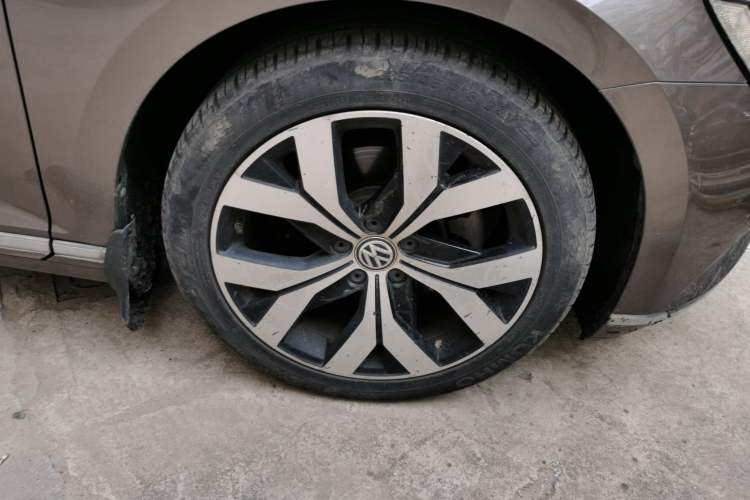 Used Volkswagen Magotan 2017 330TSI DSG Luxury Model Right Front Wheel Hub