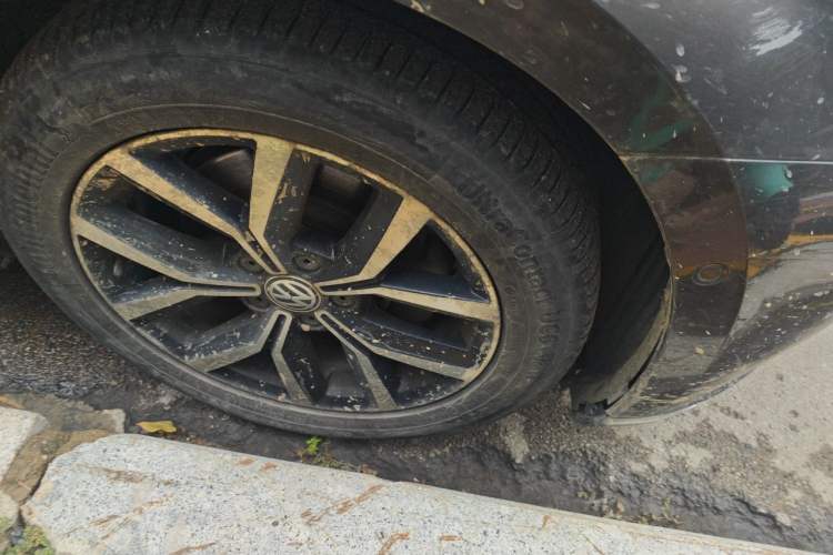 Used Volkswagen Magotan 2017 330TSI DSG Luxury Model Right Front Wheel Hub