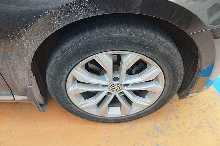 Used Volkswagen Magotan 2017 330TSI DSG Luxury Model Right Front Wheel Hub
