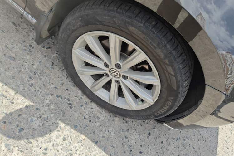 Used Volkswagen Magotan 2017 330TSI DSG Leading Model Right Front Wheel Hub