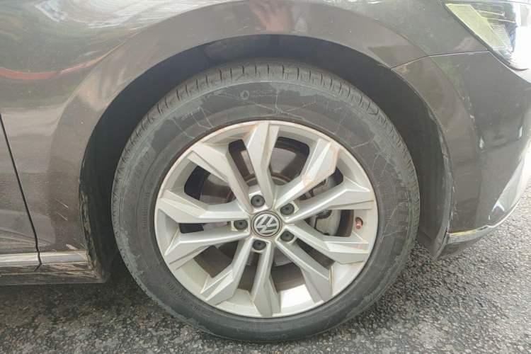 Used Volkswagen Magotan 2017 330TSI DSG Luxury Model Right Front Wheel Hub