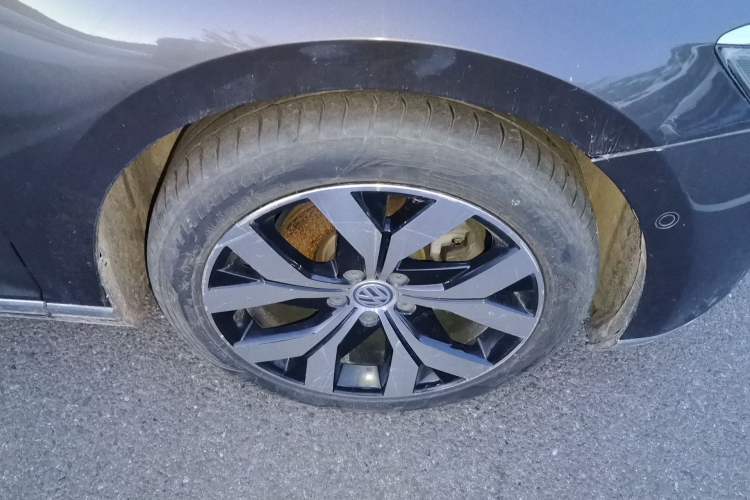 Used Volkswagen Magotan 2017 380TSI DSG Prestige Edition Right Front Wheel Hub