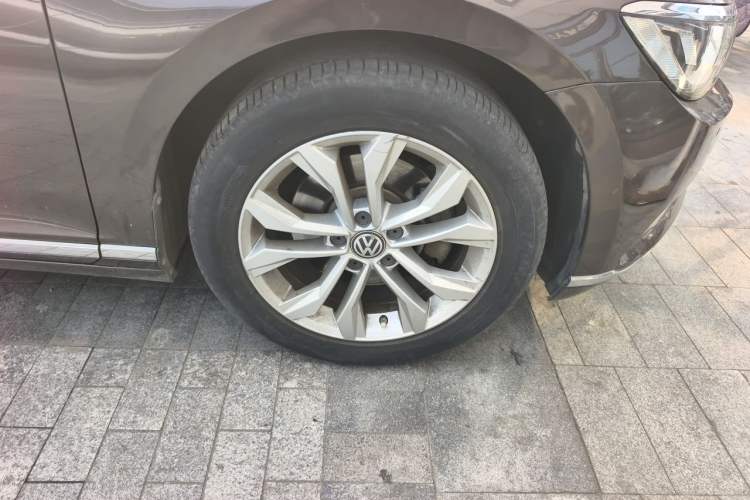 Used Volkswagen Magotan 2017 330TSI DSG Luxury Model Right Front Wheel Hub