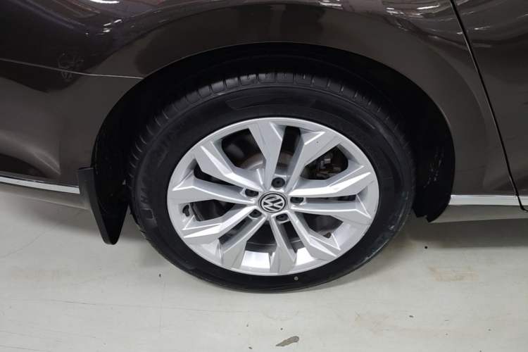 Used Volkswagen Magotan 2017 330TSI DSG Luxury Model Right Rear Wheel Hub