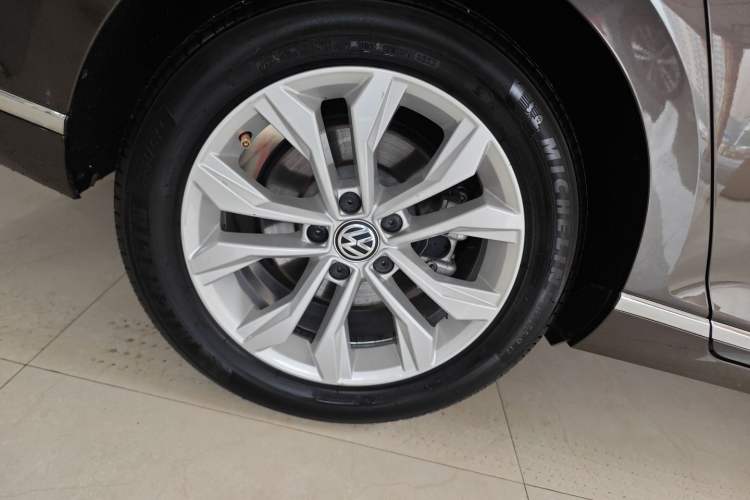 Used Volkswagen Magotan 2017 330TSI DSG Luxury Model Right Rear Wheel Hub