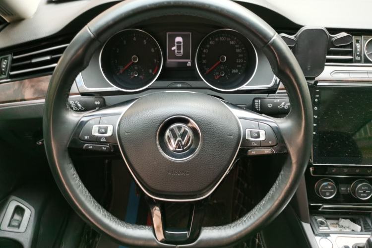 Used Volkswagen Magotan 2017 330TSI DSG Luxury Model Steering Wheel