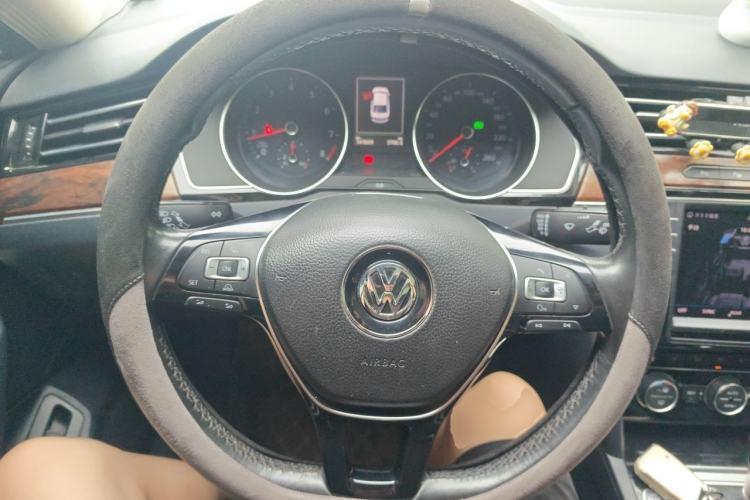 Used Volkswagen Magotan 2017 330TSI DSG Luxury Model Steering Wheel