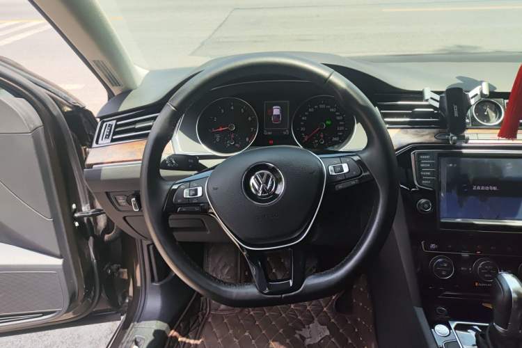Used Volkswagen Magotan 2017 380TSI DSG Prestige Edition Steering Wheel