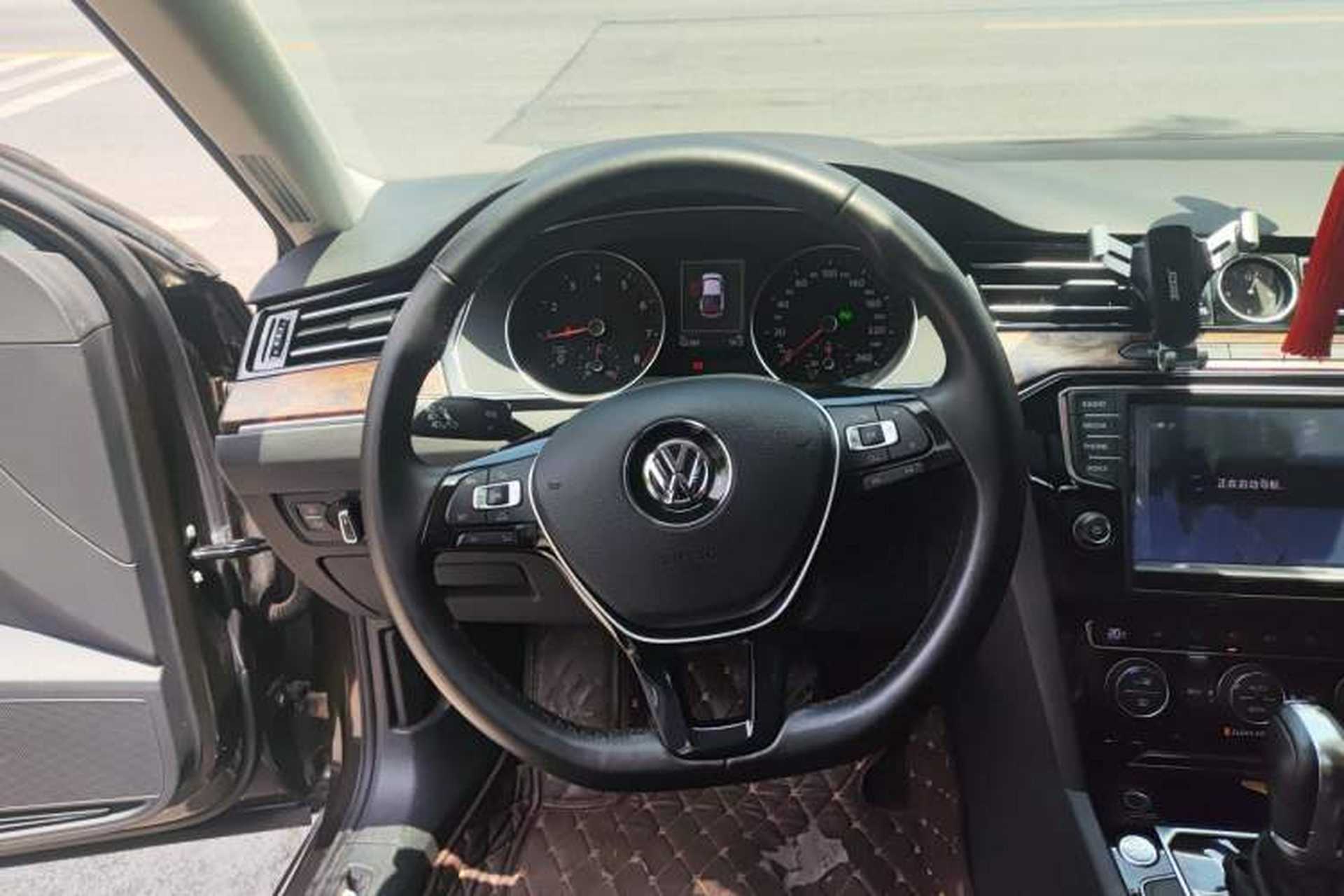 Used Volkswagen Magotan 2017 380TSI DSG Prestige Edition Steering Wheel