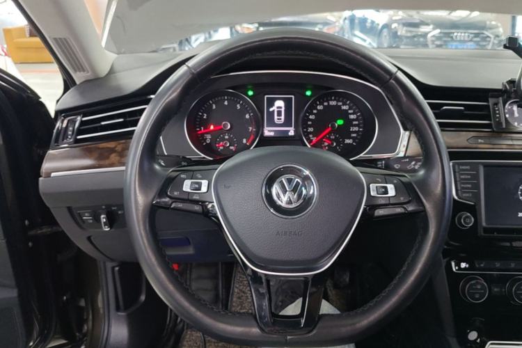 Used Volkswagen Magotan 2017 330TSI DSG Luxury Model Steering Wheel
