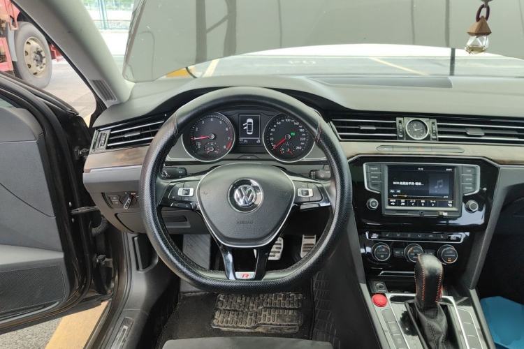 Used Volkswagen Magotan 2017 330TSI DSG Luxury Model Steering Wheel