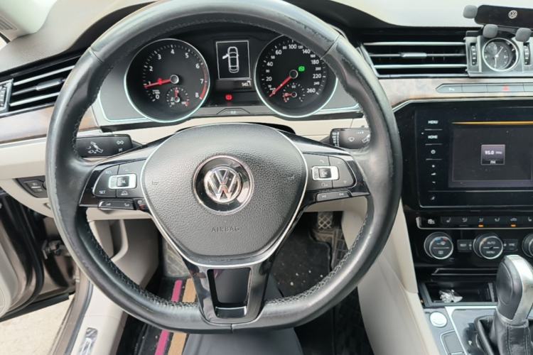 Used Volkswagen Magotan 2017 330TSI DSG Luxury Model Steering Wheel