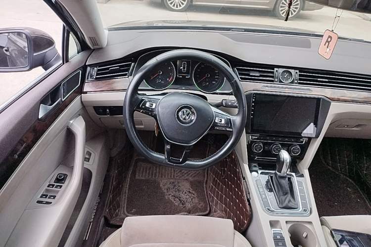 Used Volkswagen Magotan 2017 330TSI DSG Luxury Model Steering Wheel