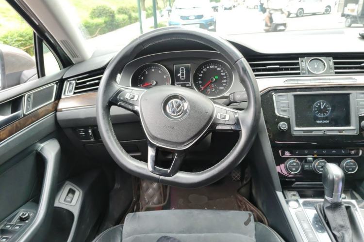 Used Volkswagen Magotan 2017 330TSI DSG Luxury Model Steering Wheel