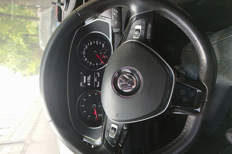 Used Volkswagen Magotan 2017 330TSI DSG Luxury Model Steering Wheel