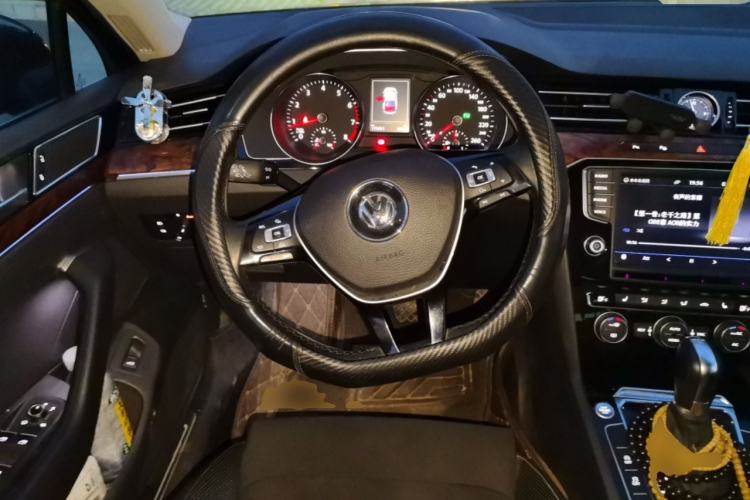 Used Volkswagen Magotan 2017 380TSI DSG Prestige Edition Steering Wheel