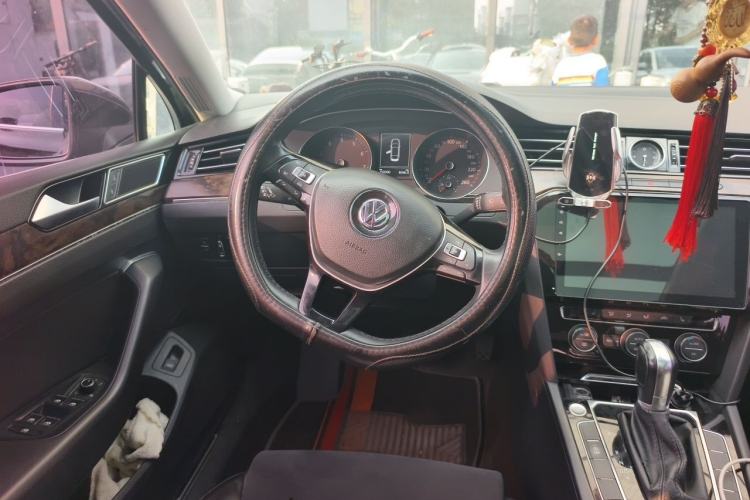 Used Volkswagen Magotan 2017 330TSI DSG Luxury Model Steering Wheel