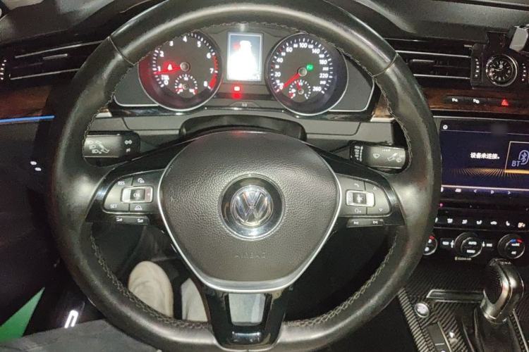 Used Volkswagen Magotan 2017 330TSI DSG Luxury Model Steering Wheel