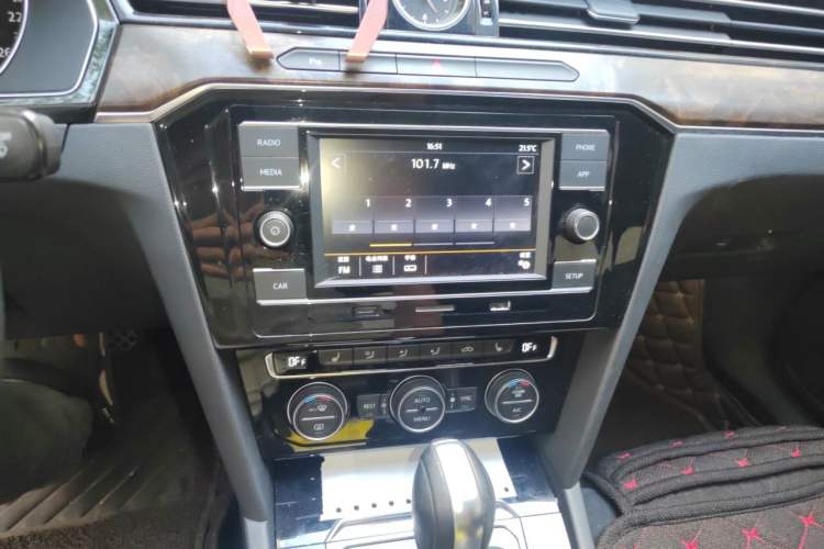Used Volkswagen Magotan 2017 330TSI DSG Luxury Model Audio And AC Panel