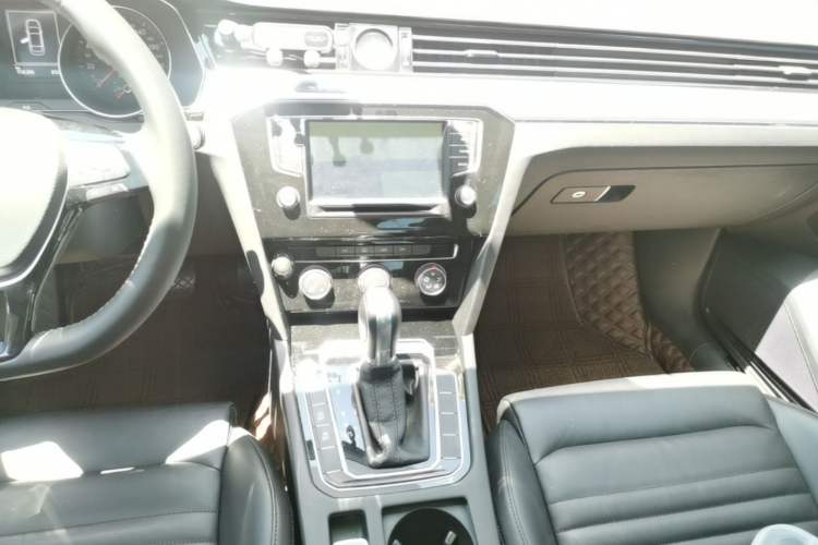 Used Volkswagen Magotan 2017 330TSI DSG Leading Model Audio And AC Panel