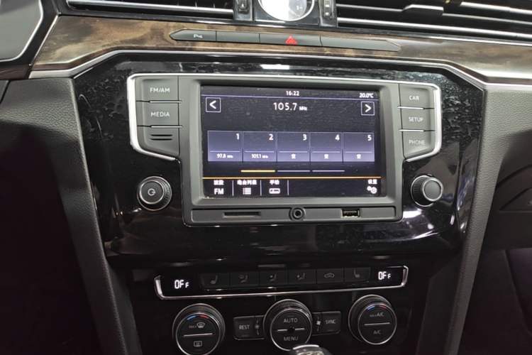 Used Volkswagen Magotan 2017 330TSI DSG Luxury Model Audio And AC Panel