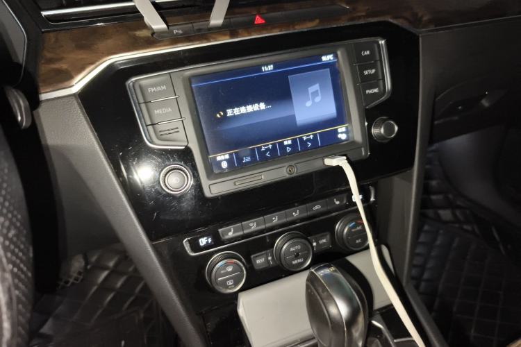 Used Volkswagen Magotan 2017 330TSI DSG Luxury Model Audio And AC Panel