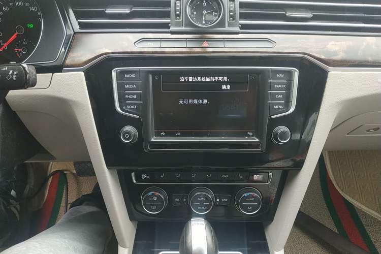 Used Volkswagen Magotan 2017 380TSI DSG Luxury Model Audio And AC Panel