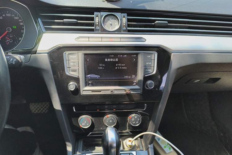 Used Volkswagen Magotan 2017 280TSI DSG Leading Edition Audio And AC Panel
