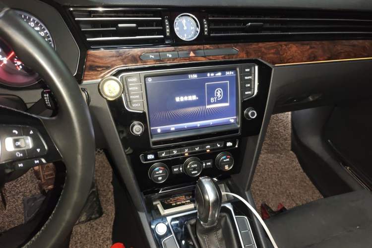 Used Volkswagen Magotan 2017 380TSI DSG Prestige Edition Audio And AC Panel