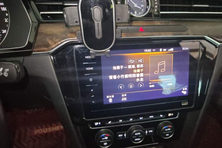 Used Volkswagen Magotan 2017 330TSI DSG Luxury Model Audio And AC Panel