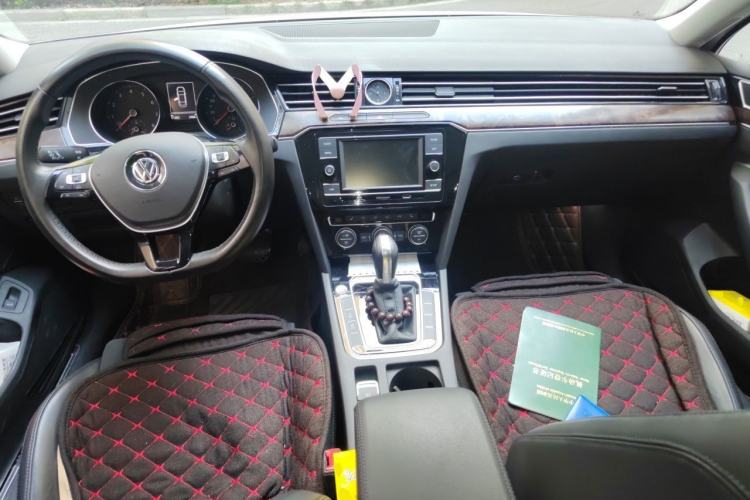 Used Volkswagen Magotan 2017 330TSI DSG Luxury Model Center Console