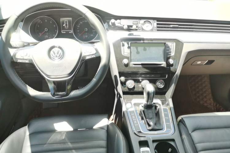 Used Volkswagen Magotan 2017 330TSI DSG Leading Model Center Console