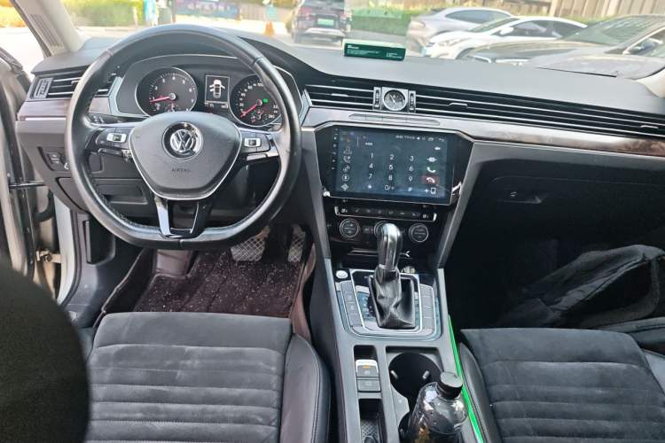 Used Volkswagen Magotan 2017 380TSI DSG Luxury Model Center Console