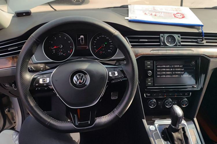 Used Volkswagen Magotan 2017 330TSI DSG Luxury Model Center Console