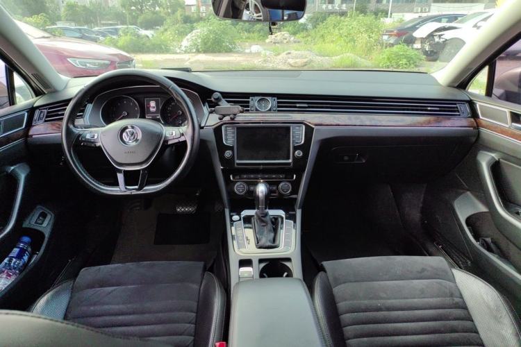 Used Volkswagen Magotan 2017 330TSI DSG Luxury Model Center Console
