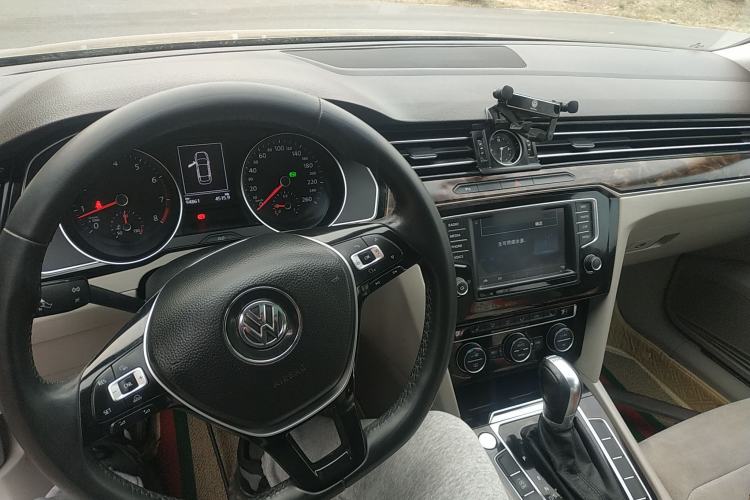 Used Volkswagen Magotan 2017 380TSI DSG Luxury Model Center Console