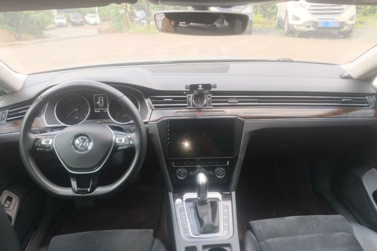 Used Volkswagen Magotan 2017 330TSI DSG Luxury Model Center Console