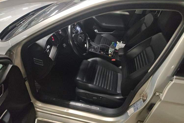 Used Volkswagen Magotan 2017 330TSI DSG Leading Model Driver Seat