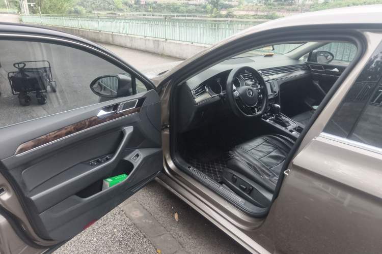 Used Volkswagen Magotan 2017 380TSI DSG Luxury Model Driver Seat