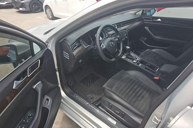 Used Volkswagen Magotan 2017 330TSI DSG Luxury Model Driver Seat