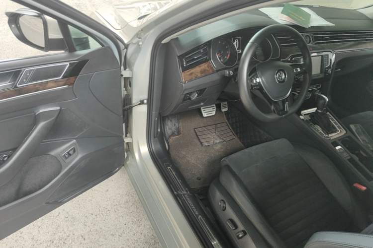 Used Volkswagen Magotan 2017 330TSI DSG Luxury Model Driver Seat
