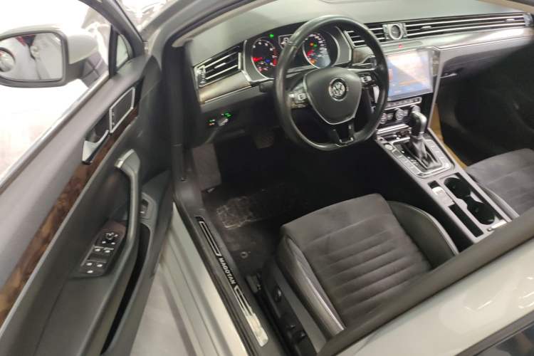 Used Volkswagen Magotan 2017 330TSI DSG Luxury Model Driver Seat