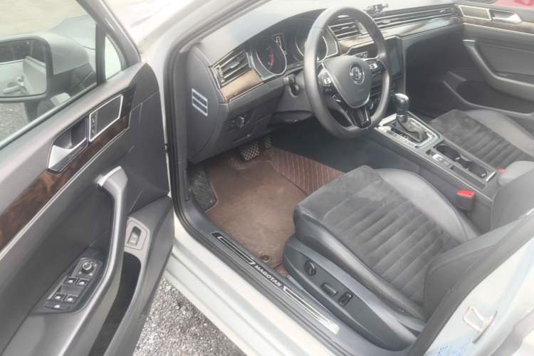 Used Volkswagen Magotan 2017 330TSI DSG Luxury Model Driver Seat